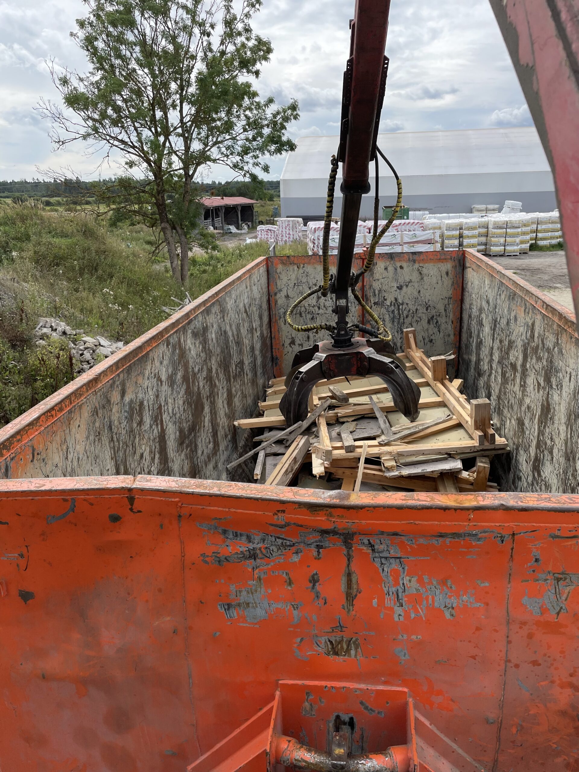 Самосвал с краном